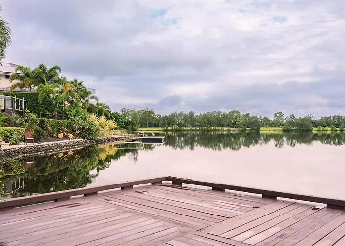 Lux Lakeside Apt - Gold Coast