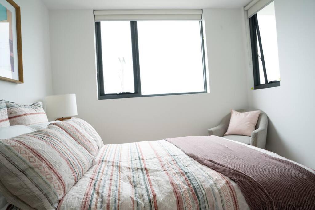 Lux Lakeside - * Gold Coast