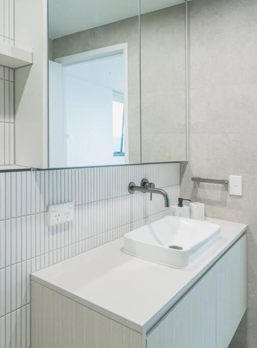 Lux Lakeside -