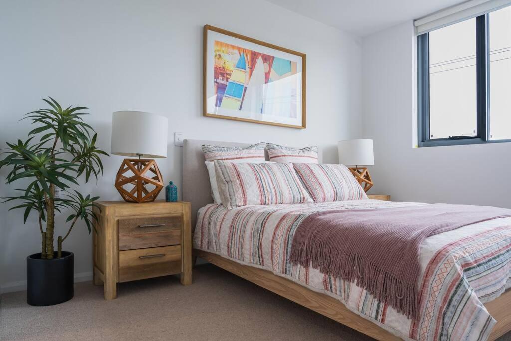 Lux Lakeside -