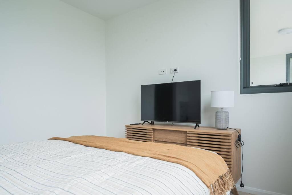 Lux Lakeside - Gold Coast